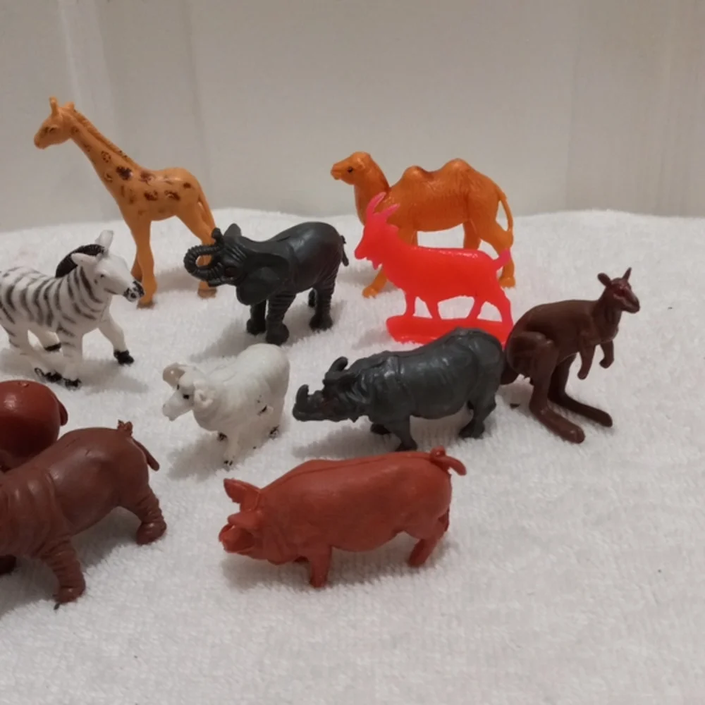 11 Hard Plastic Small Animals